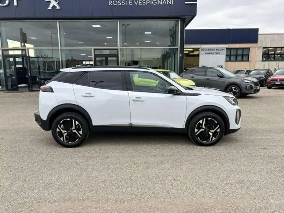 Usata Peugeot 2008 Allure 101 CV (74 kW) 2025 Grigio SUV