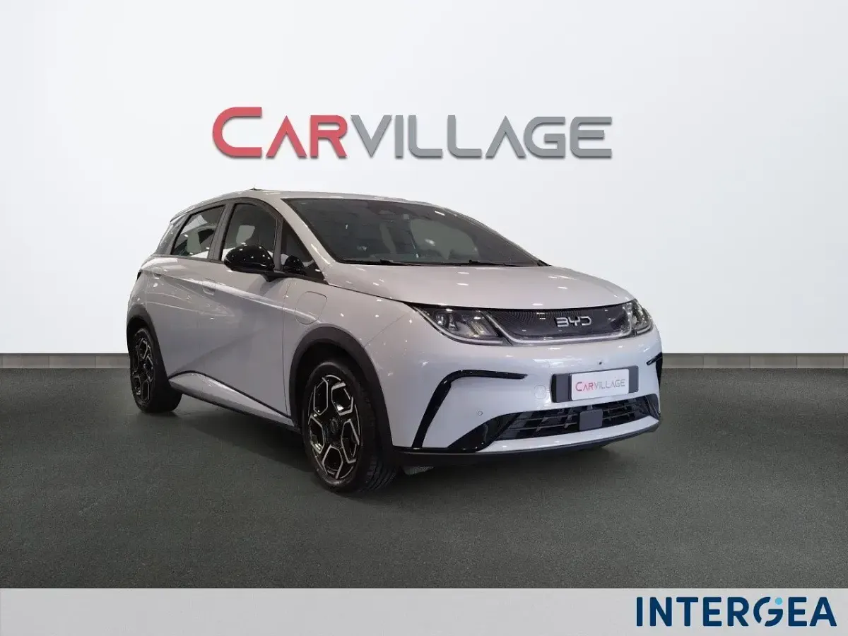 Nuova BYD Dolphin Design 2026 Skiing white Utilitaria