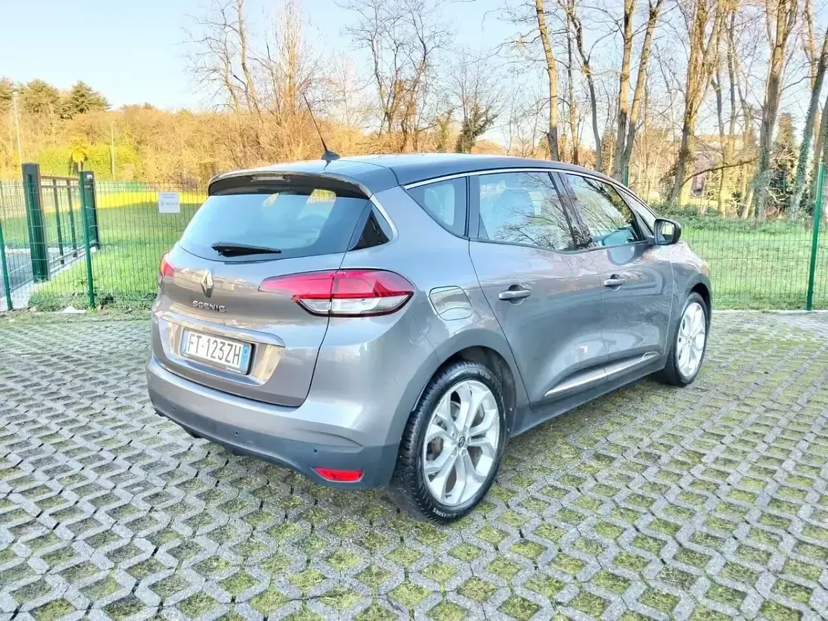 Usata Renault Scénic Initiale Paris 119 CV (87 kW) 2019 Grigio Monovolume