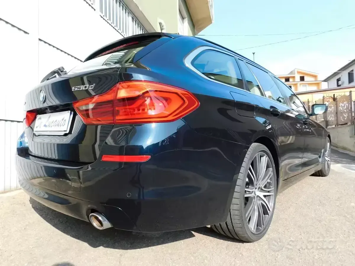 Usata BMW 530 Comfort Edition 265 CV (194 kW) 2020 Bluazzurro Station wagon