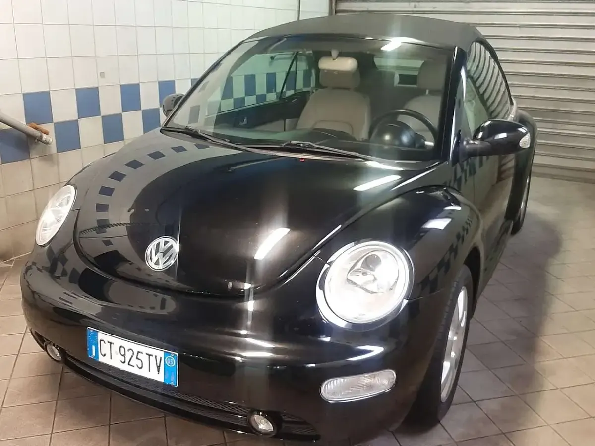 Usata VW New Beetle 102 CV (75 kW) 2005 Nero Utilitaria