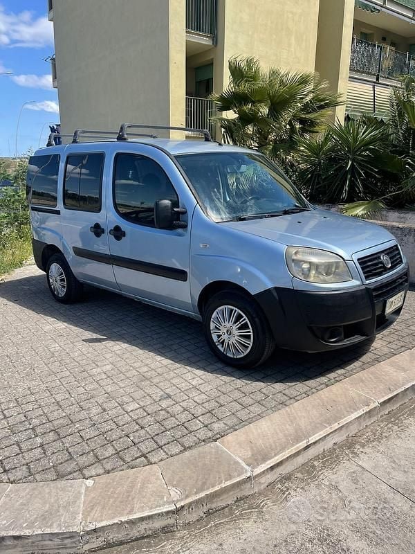 Usata Fiat Doblò 103 CV (75 kW) 2010 Blu Monovolume