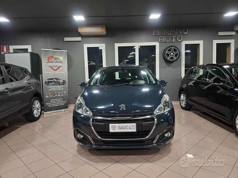Usata Peugeot 208 82 CV (60 kW) 2017 Grigio Utilitaria
