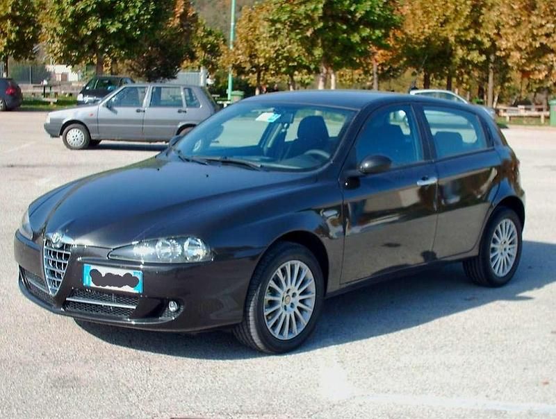 Usata Alfa Romeo 147 Distinctive 120 CV (88 kW) 2006 Nero Utilitaria
