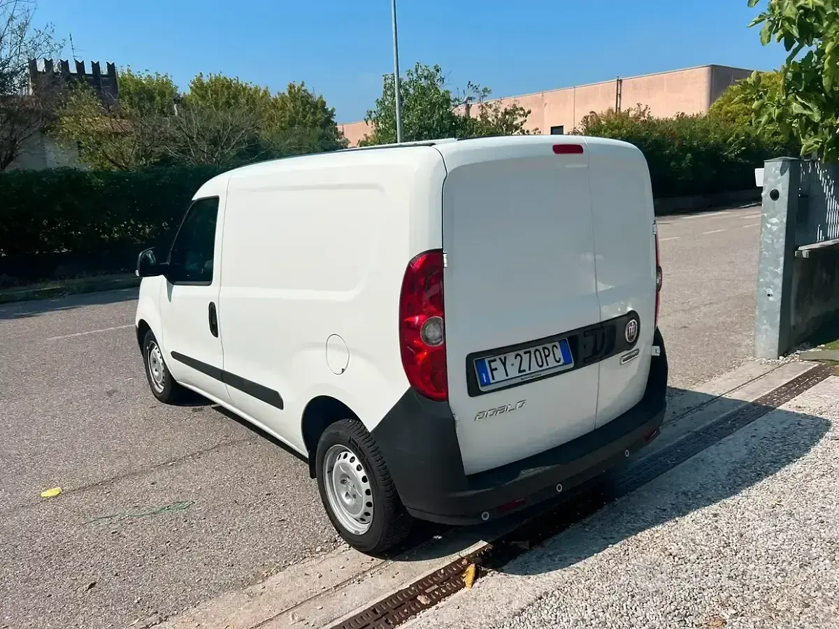 Usata Fiat Doblò 105 CV (77 kW) 2019 Bianco Monovolume