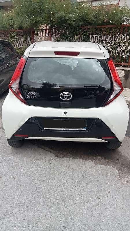 Begagnad Toyota Aygo 72 HK (52 kW) 2019 Vit Halvkombi