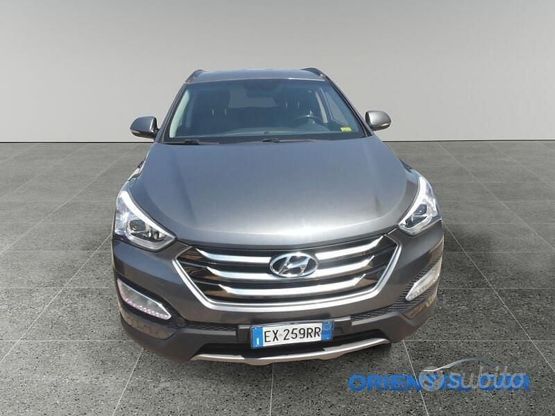 Grigio Usata 2015 Hyundai Santa Fe Style SUV | 14.490 € (Buon prezzo) - Immagine 1/4
