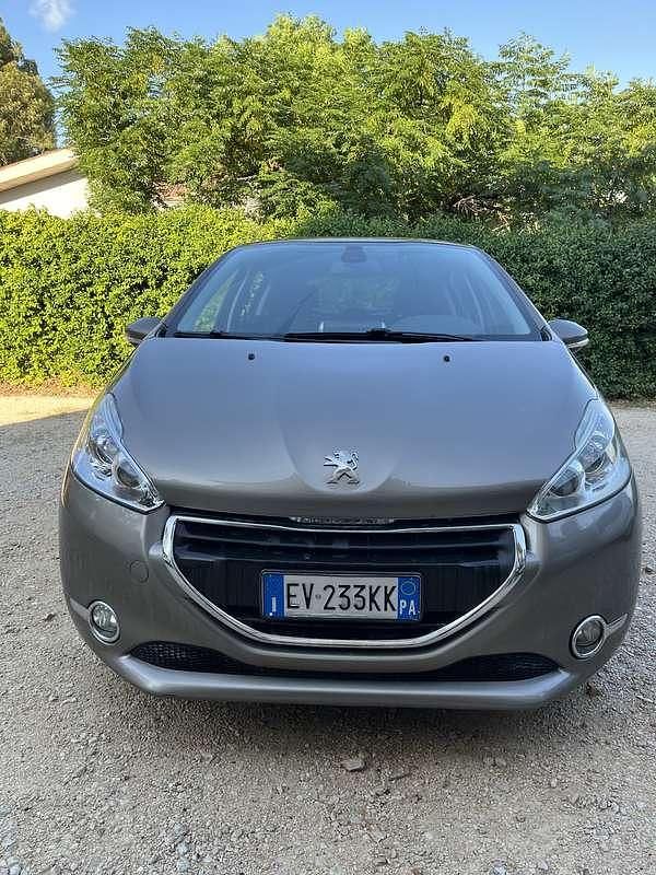 Grigio Usata 2014 Peugeot 208 Allure Due volumi | 6900 € (Cara) - Immagine 1/4