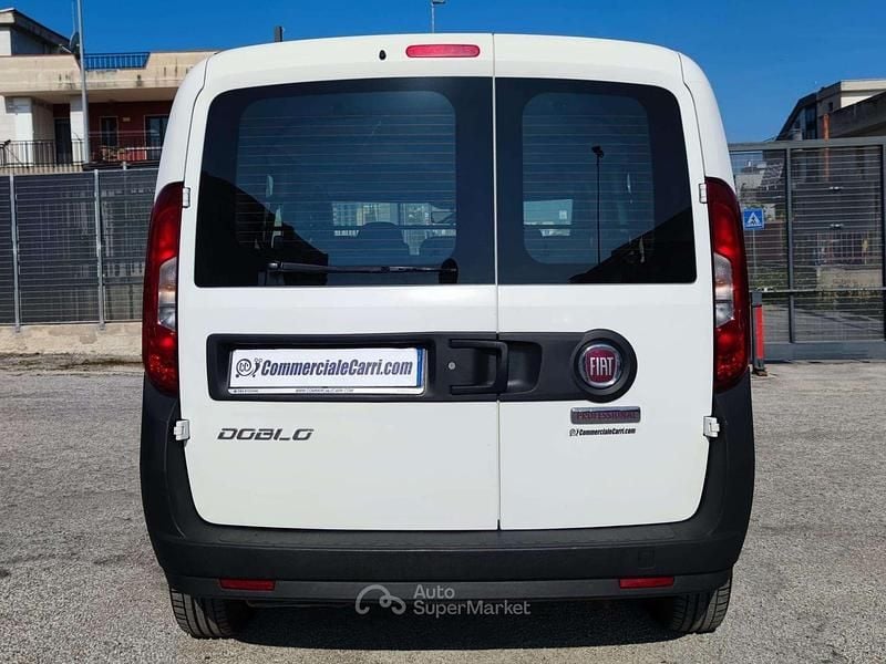 Usata Fiat Doblò 90 CV (66 kW) 2021 Bianco Monovolume