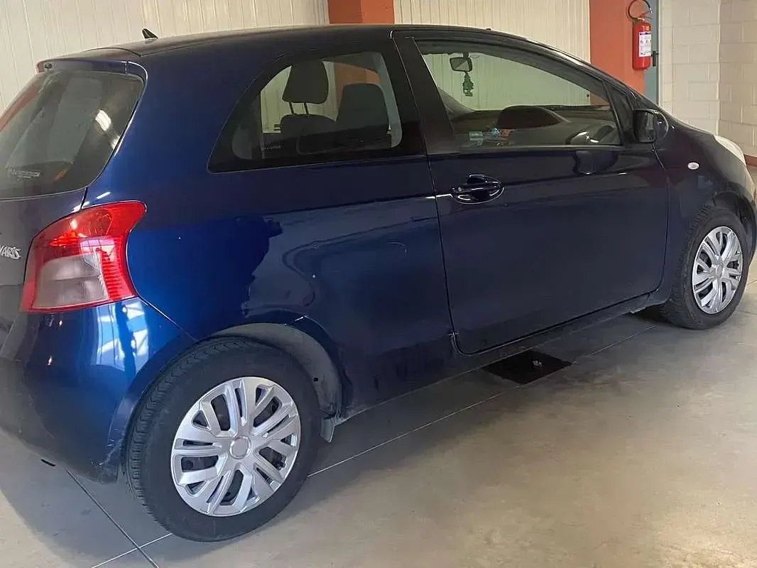 Usata Toyota Yaris Sol 69 CV (50 kW) 2008 Blu/azzurro Utilitaria