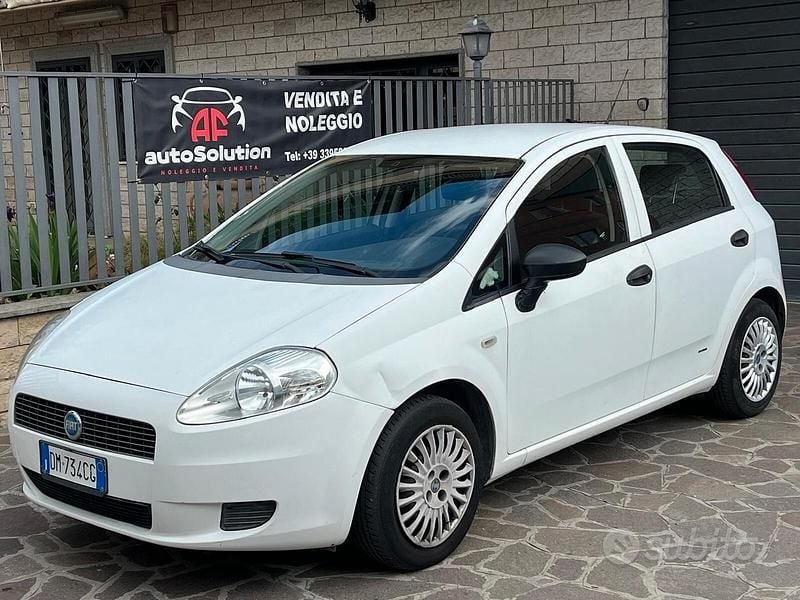Usata Fiat Grande Punto Dynamic 77 CV (56 kW) 2007 Bianco Utilitaria