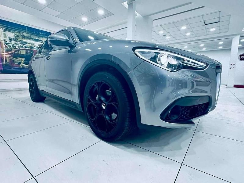 Usata Alfa Romeo Stelvio Super 179 CV (131 kW) 2017 Grigio stromboli SUV