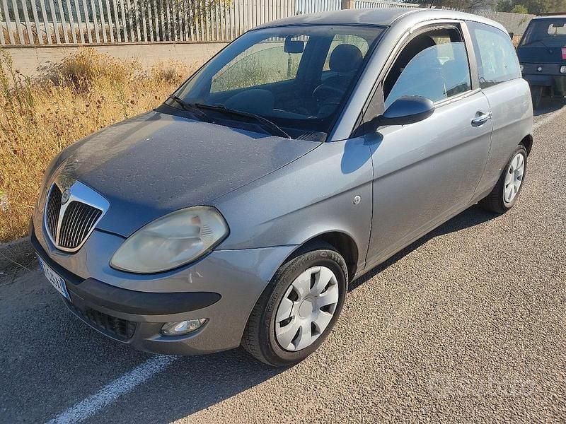 Usata Lancia Ypsilon 70 CV (51 kW) 2005 Grigio Utilitaria