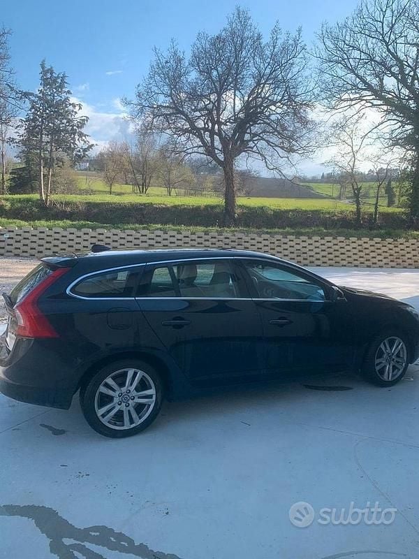 Usata Volvo V60 115 CV (84 kW) 2012 Nero Station wagon