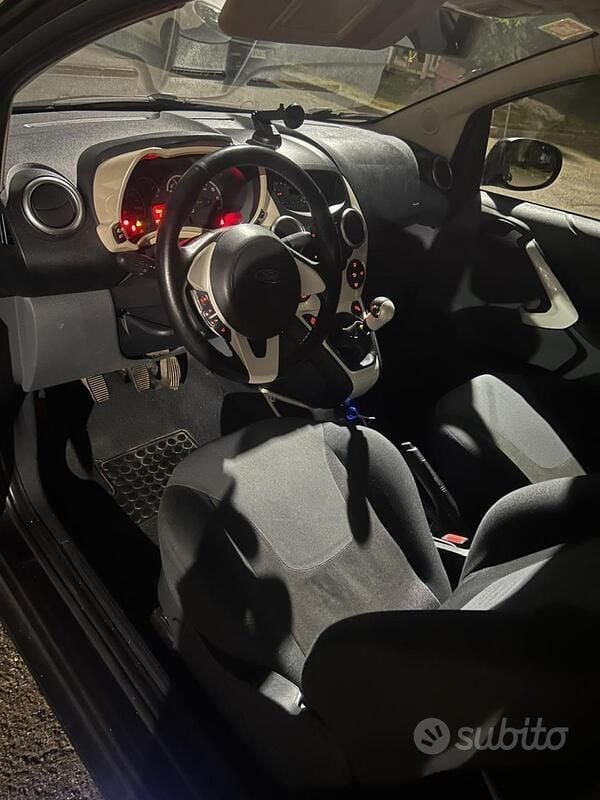 Usata Ford Ka 69 CV (50 kW) 2013 Nero Utilitaria