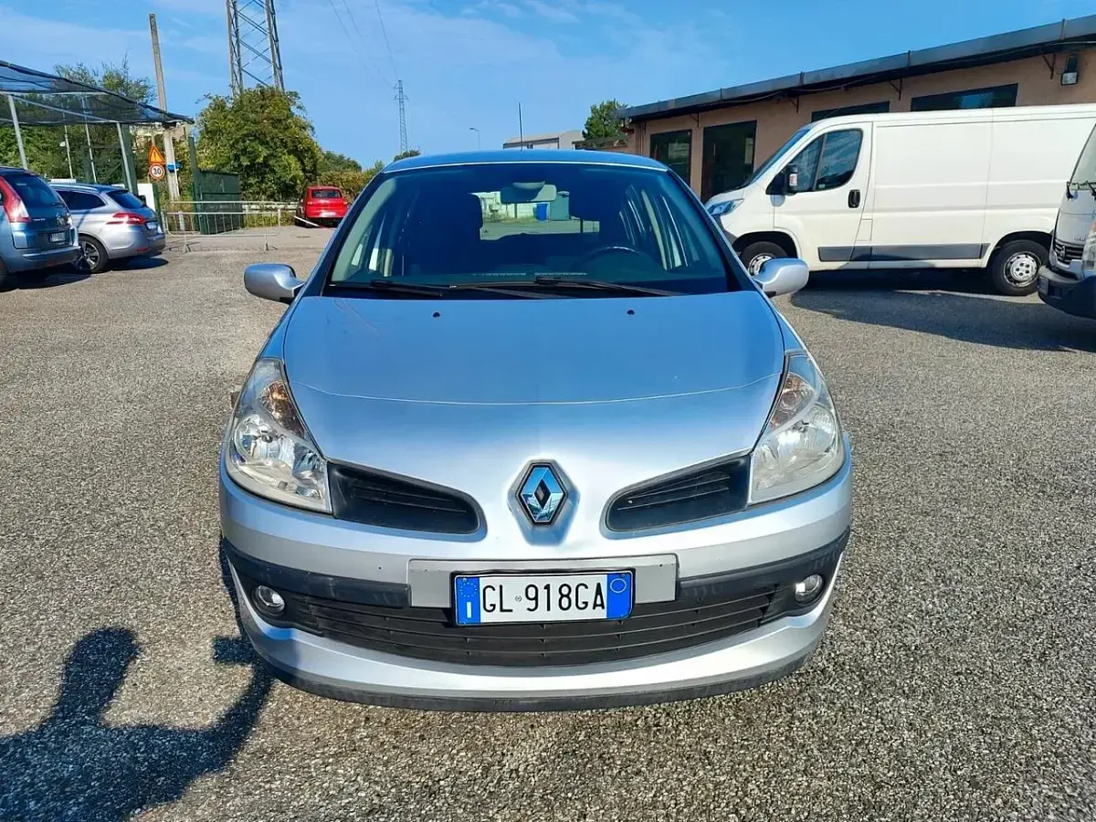 Usata Renault Clio II Dynamique 75 CV (55 kW) 2005 Berlina