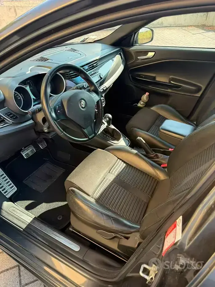 Usata Alfa Romeo Giulietta Distinctive 170 CV (125 kW) 2013 Grigio Utilitaria