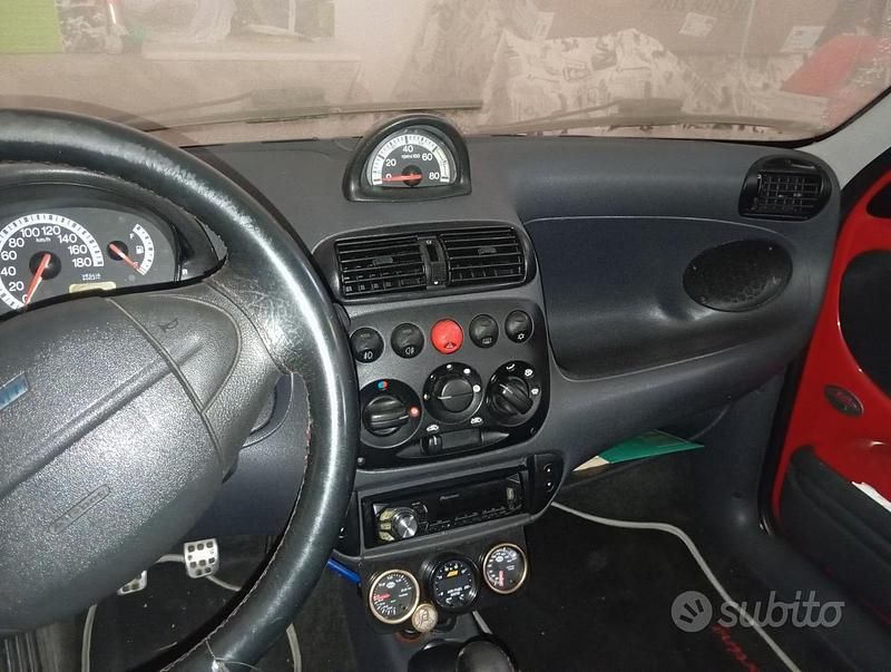 Usata Fiat 600 180 CV (132 kW) 2001 Rosso