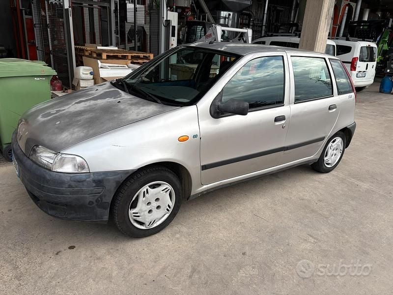 Usata Fiat Punto 60 CV (44 kW) 1999 Utilitaria