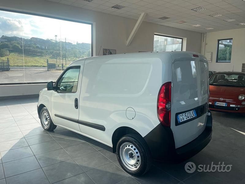 Usata Fiat Doblò Lounge 90 CV (66 kW) 2021 Bianco Monovolume