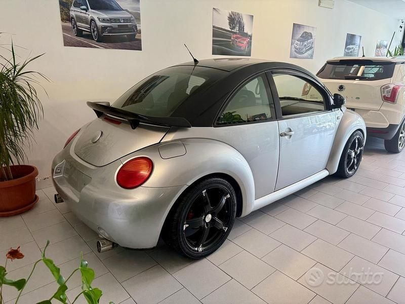Usata VW New Beetle 116 CV (85 kW) 1999 Grigio Utilitaria