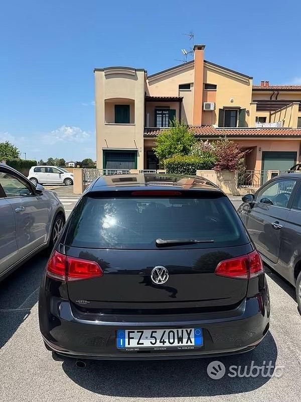 Usata VW Golf VII 110 CV (80 kW) 2016 Nero Berlina
