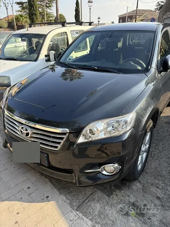 Usata Toyota RAV4 150 CV (110 kW) 2011 Nero SUV