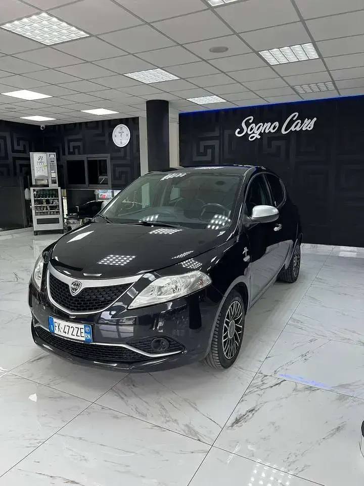 Usata Lancia Ypsilon 69 CV (50 kW) 2017 Nero Utilitaria