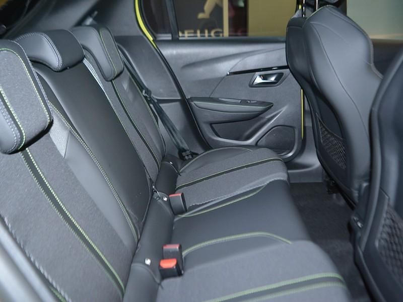 Usata Peugeot e-208 GT 61 kW (84 CV) 2024 Giallo Utilitaria