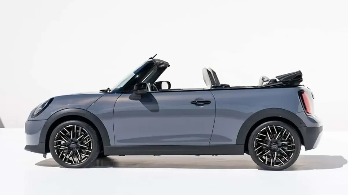Nuova Mini Cooper Cabriolet Favoured 163 CV (119 kW) 2026 Argento Cabrio