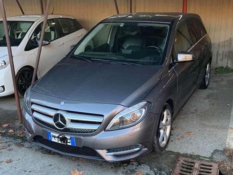 Usata Mercedes B180 110 CV (80 kW) 2012 Grigio Monovolume