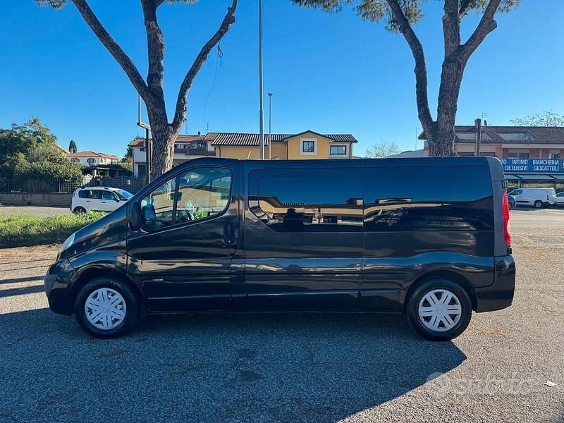 Nero Usata 2014 Opel Vivaro Monovolume | 8000 € (Super prezzo) - Immagine 1/4