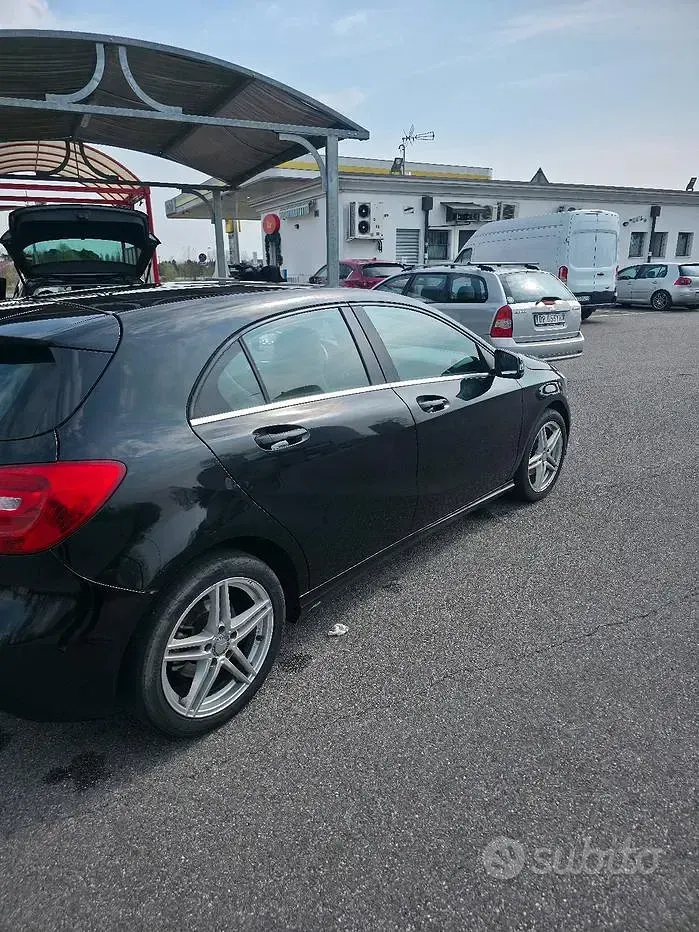 Usata Mercedes A180 109 CV (80 kW) 2013 Nero Berlina