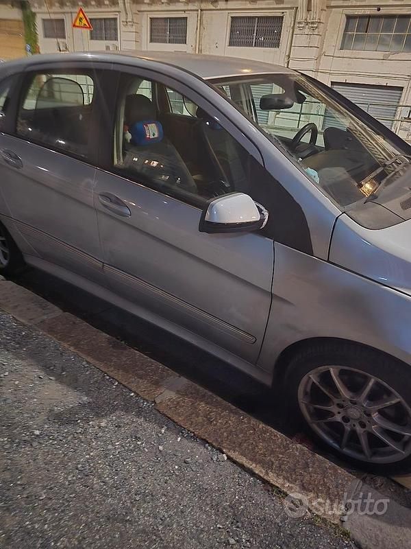 Usata Mercedes B180 Premium 2011 Grigio Monovolume