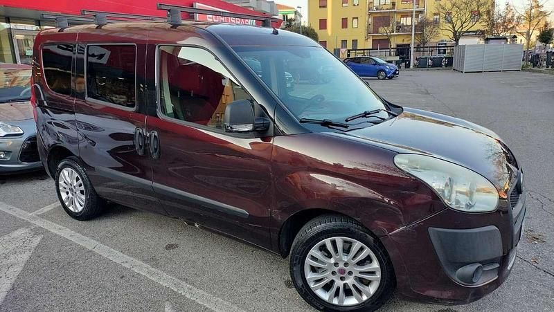 Usata Fiat Doblò Dynamic 135 CV (99 kW) 2011 Marrone Monovolume