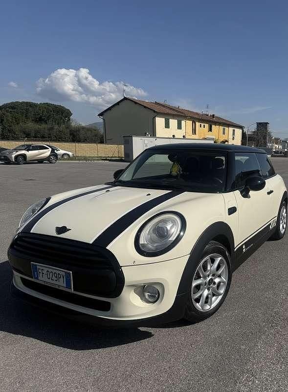 Begagnad Mini ONE 102 HK (75 kW) 2016 Halvkombi