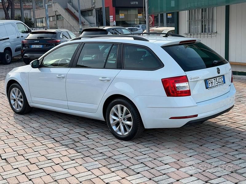 Usado Skoda Octavia G-TEC Executive 110 CV (80 kW) 2017 Blanco Familiar
