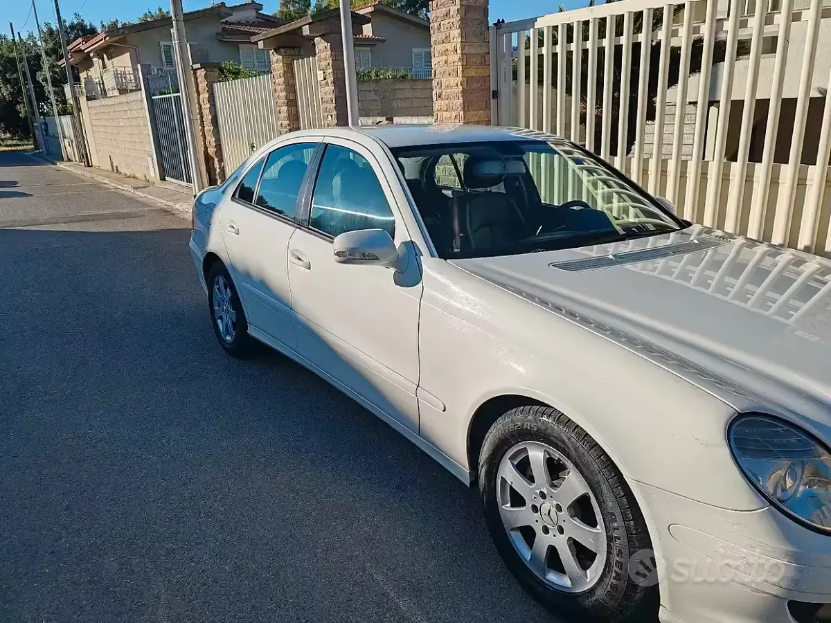 Usata Mercedes E220 170 CV (125 kW) 2008 Bianco Berlina