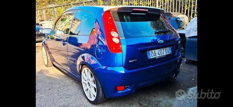 Usata Ford Fiesta ST 150 CV (110 kW) 2006 Blu Berlina