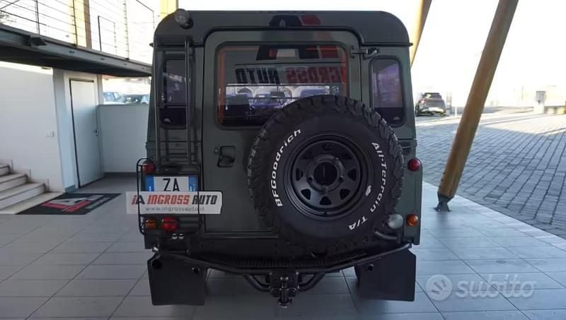 Usata Land Rover Defender S 122 CV (89 kW) 2005 Verde SUV