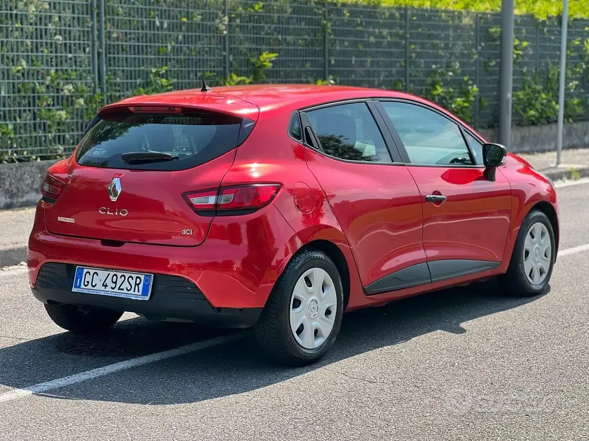 Usata Renault Clio IV Life 75 CV (55 kW) 2016 Arancione Berlina