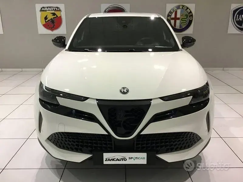Usata Alfa Romeo Junior 114 kW (156 CV) 2025 Bianco SUV