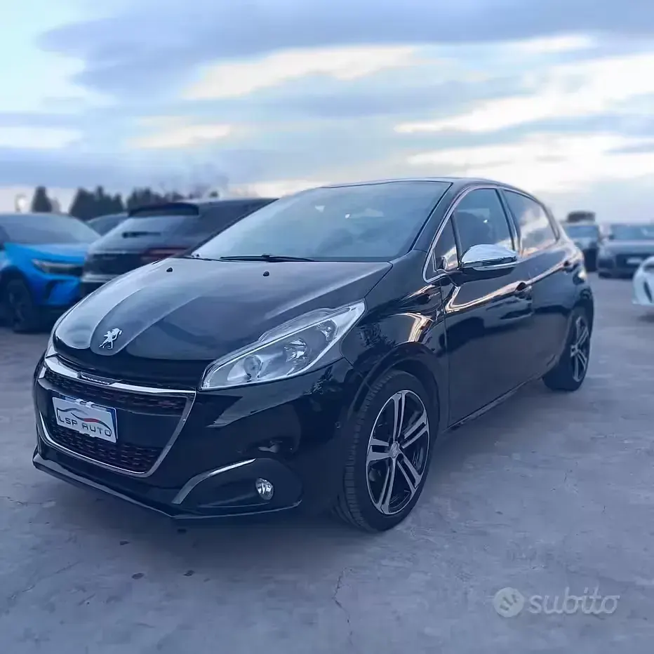 Usata Peugeot 208 GT-line 100 CV (73 kW) 2016 Nero Utilitaria