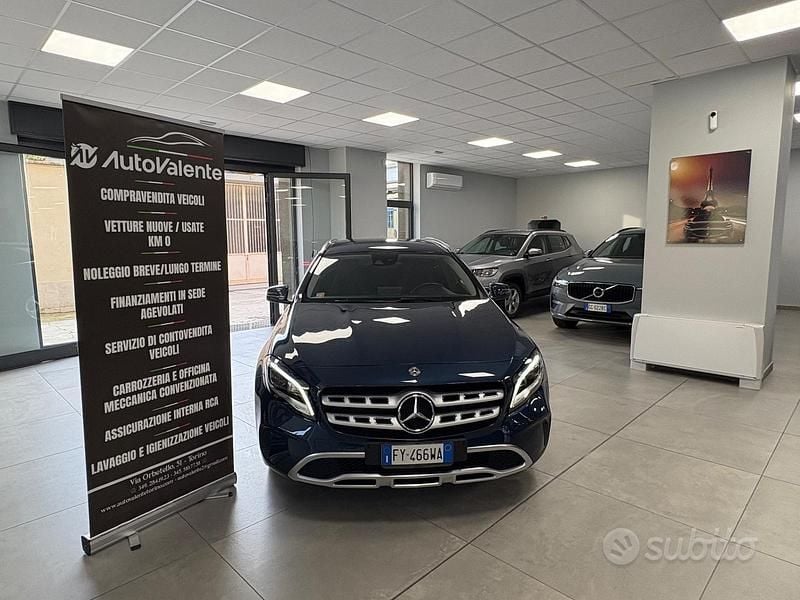 Usata Mercedes GLA180 122 CV (89 kW) 2019 Blu SUV