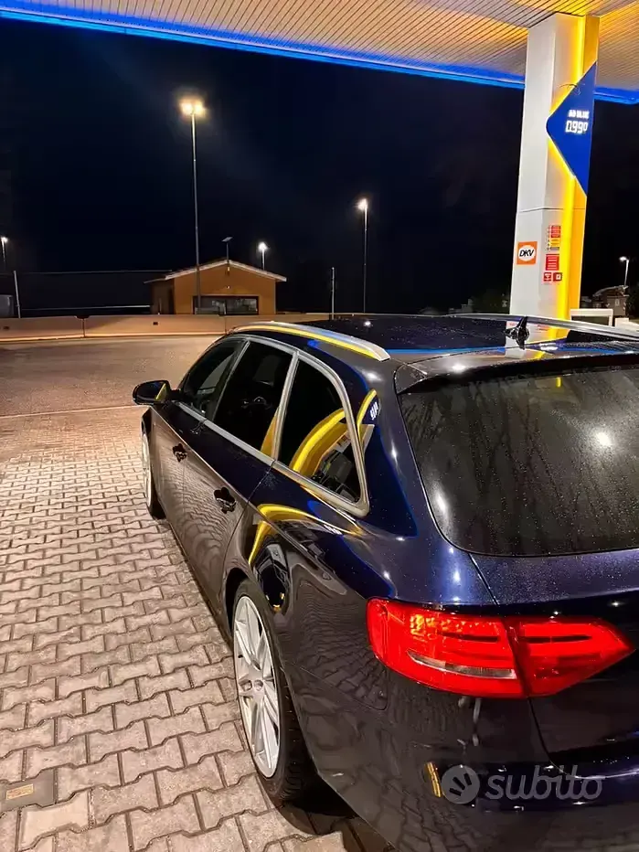 Usado Audi A4 143 CV (105 kW) 2013 Azul Familiar
