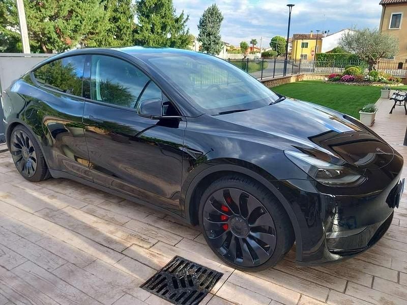 Usata Tesla Model Y Performance 155 kW (211 CV) 2024 SUV
