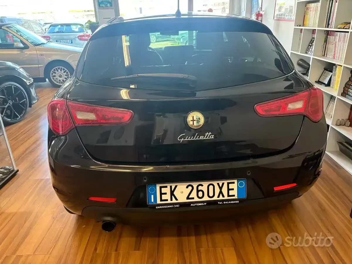 Usata Alfa Romeo Giulietta Distinctive 105 CV (77 kW) 2011 Nero Utilitaria