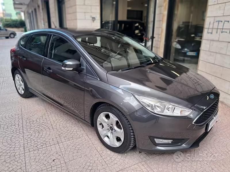 Usata Ford Focus 95 CV (69 kW) 2015 Grigio Berlina
