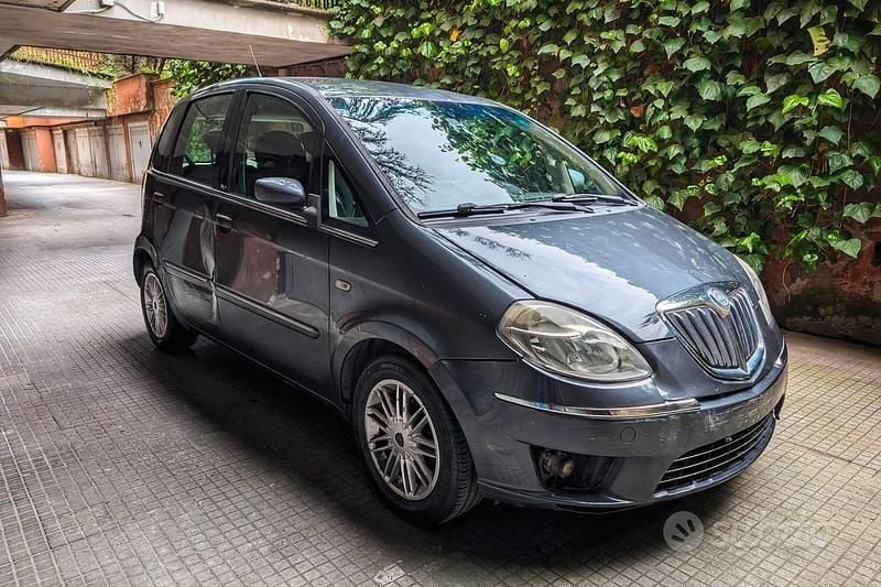 Gebraucht Lancia Musa 95 PS (69 kW) 2008 Grau Van / Kleinbus