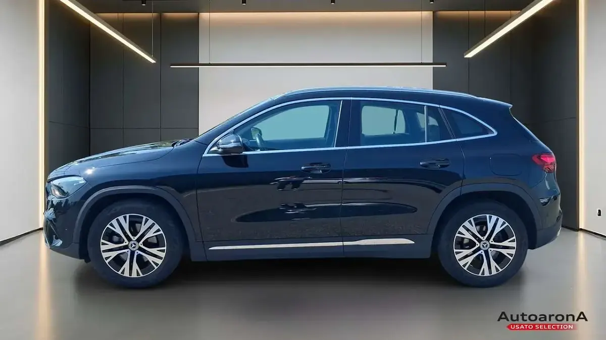 Usata Mercedes GLA180 Advanced Plus 116 CV (85 kW) 2023 Nero metallizzato SUV